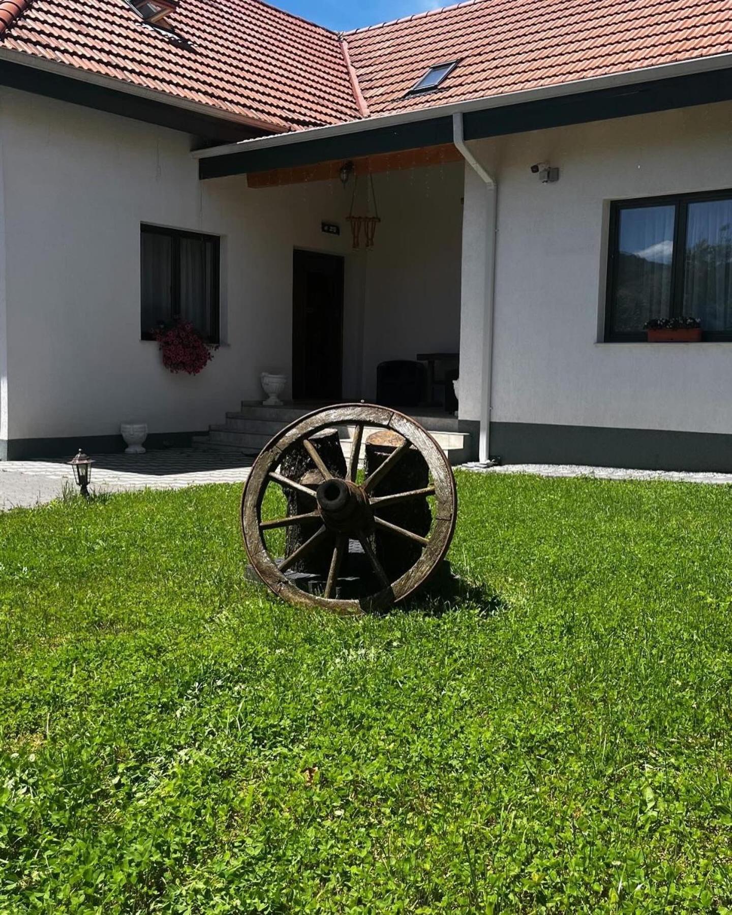 Domeniul Bondarelului Hotel Ocolisu Mic Buitenkant foto