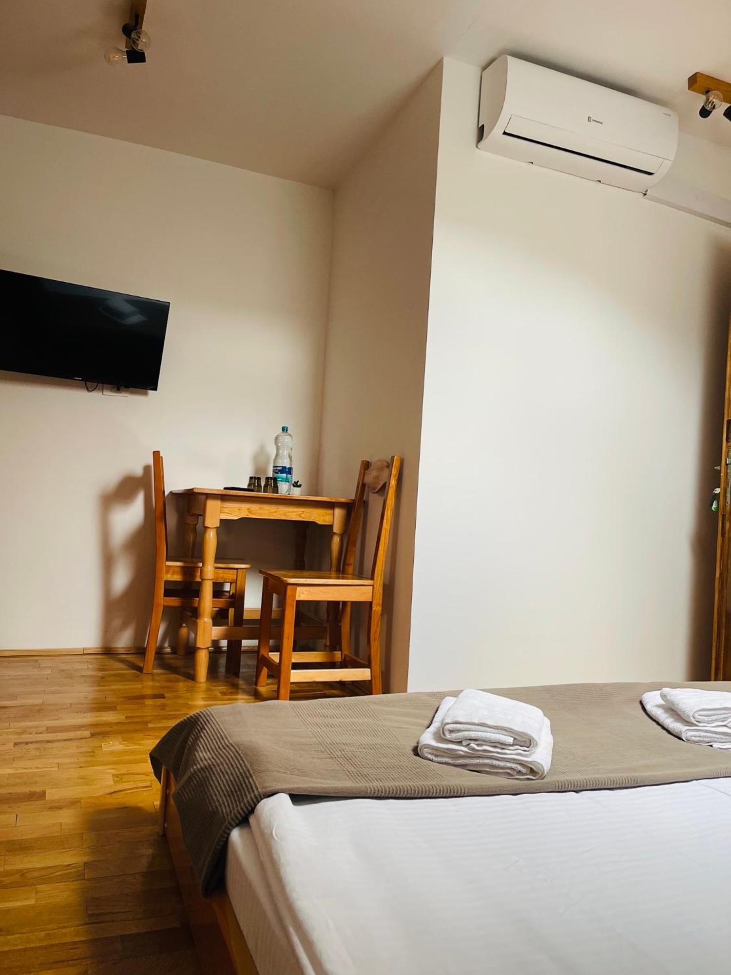Domeniul Bondarelului Hotel Ocolisu Mic Buitenkant foto