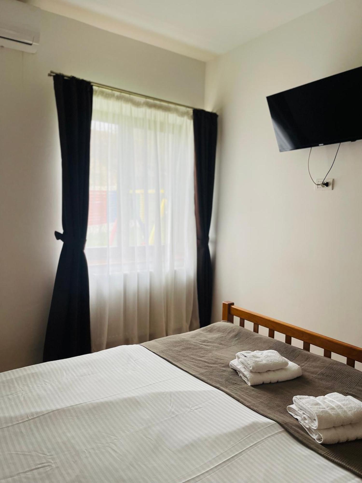 Domeniul Bondarelului Hotel Ocolisu Mic Buitenkant foto