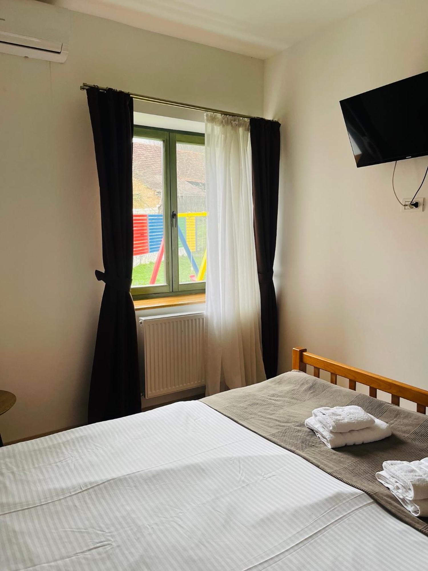 Domeniul Bondarelului Hotel Ocolisu Mic Buitenkant foto